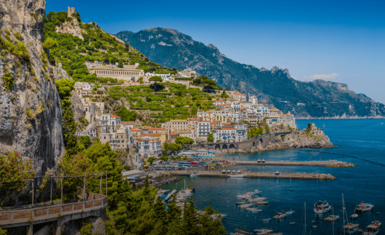 Costa Amalfitana um Mergulho na Cultura, Gastronomia e Belezas Naturais