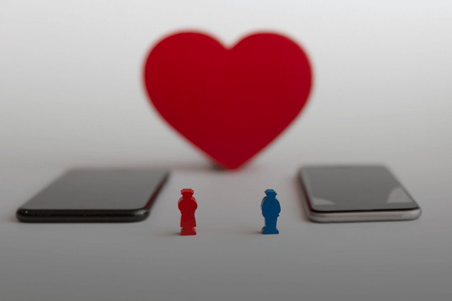 O ônus de expor o relacionamento nas redes sociais