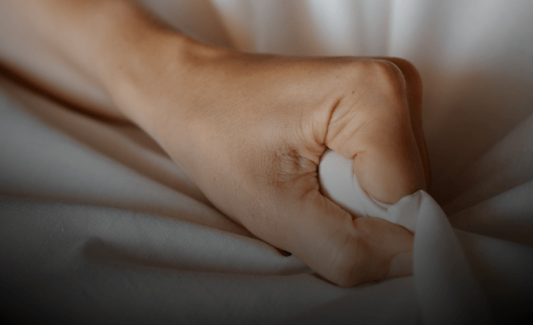 Elas também mentem descaradamente: Por que tantas mulheres fingem orgasmos?